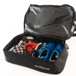 SAC CASQUE STAYSTRONG CHEVRON BLACK -Vélo Soldes 2023 sac casque staystrong chevron black 2